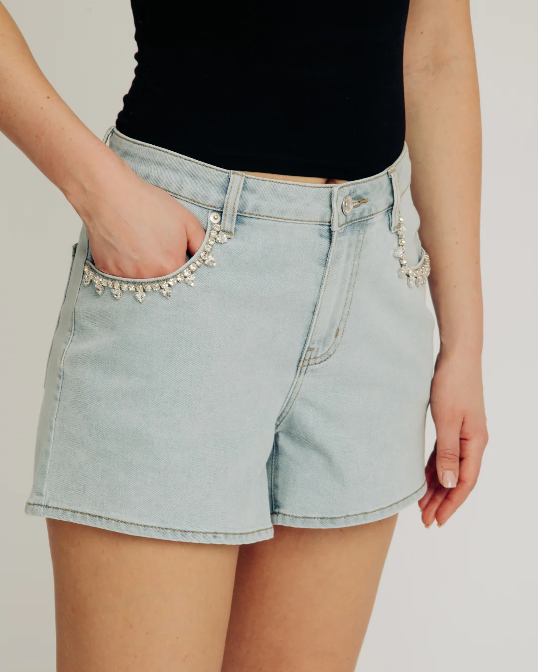 THEA SHORT - Image 3